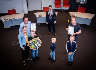 Oorkonde voor Nico Suiker en Björn Boogaard, De schippers wisten in de vroege ochtend van de eerste november een drenkeling te redden