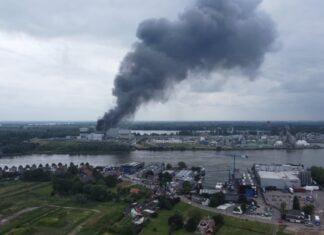 Grote brand bij afvalverwerker HVC in Dordrecht