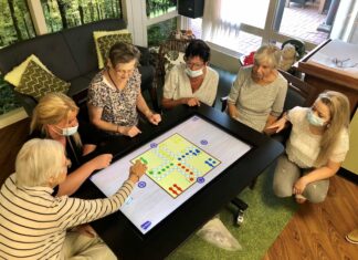 Bewoners verpleeghuis Judith Leysterhof in Hardinxveld-Giessendam nemen Beleef TV in gebruik