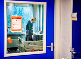 Albert Schweitzer ziekenhuis schrapt alle planbare zorg voor komende twee weken na ‘explosieve toename’ coronagevallen