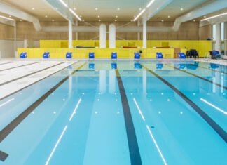 Zwembad Blokweer in Alblasserdam per direct gesloten vanwege roestvorming op roestvaststaal