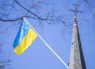 Zwijndrecht vangt vluchtelingen op op hotelschip