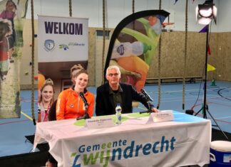 Gymzaal De Bazuin in Zwijndrecht feestelijk geopend