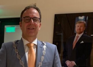 Burgemeester Jaap Paans kondigt zijn vertrek en afscheid aan in Alblasserdam