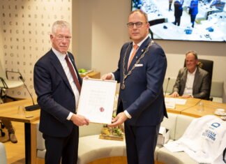 Jaap Paans neemt afscheid, ontvangt erespeld en is eerste ereburger van Smart Delta Drechtsteden