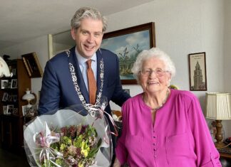 Felicitaties voor de 100 jarige mevrouw Dekker-Van Horssen uit Dordrecht!