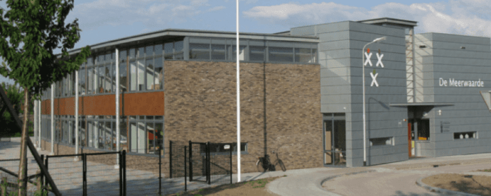 Brand in prullenbak zorgt voor ontruiming basisschool De Meerwaarde, school tot woensdag dicht