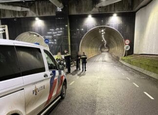 Politie Hoeksche Waard houdt controle bij Tweede Heinenoordtunnel: focus op verlichting, maar ook overtredingen gesignaleerd