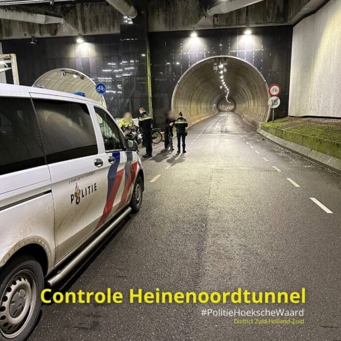 Politie Hoeksche Waard houdt controle bij Tweede Heinenoordtunnel: focus op verlichting, maar ook overtredingen gesignaleerd