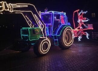 Verlichte trekkerrit langs de verzorgingshuizen in de Hoeksche Waard op zaterdag 21 december