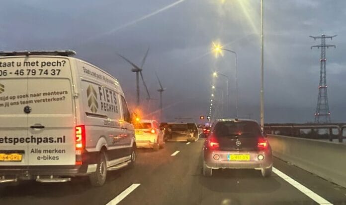 Ongeval op de Haringvlietbrug richting Bergen op Zoom