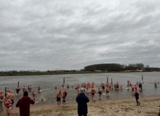 Traditie zet zich voort: Unox Nieuwjaarsduik Goudswaard 2025!
