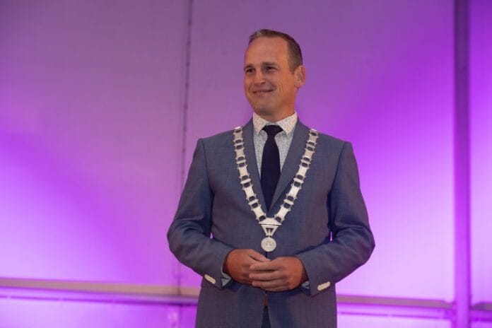 Gemeenteraad Hoeksche Waard bespreekt profielschets nieuwe burgemeester