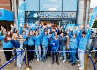 Vernieuwde Albert Heijn Strijen geopend