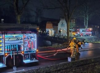 Woningbrand aan de Beneden Oostdijk in Oud-Beijerland