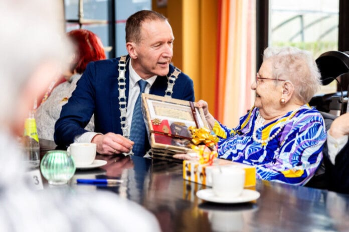 Oudste inwoner Hoeksche Waard viert 105e verjaardag