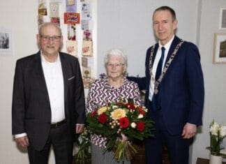 Echtpaar Dekker-van Geemert uit Numansdorp viert platina huwelijk