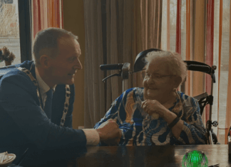 Felicitaties voor de 105 jarige Annie Sawtschenko