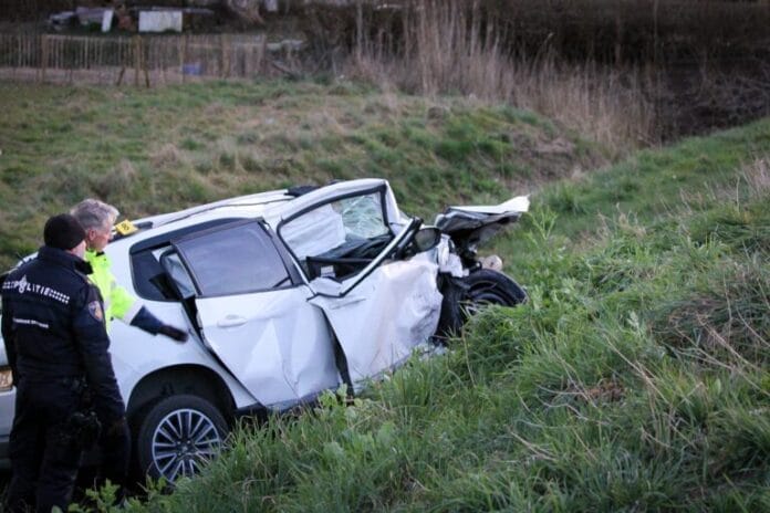 Verkeersongeval op Oudendijk in Piershil