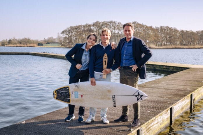 Felicitaties voor golfsurfer Pieter-Bas Boekee