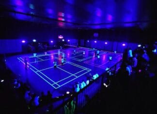 PUBA Glow in the dark badmintontoernooi in Puttershoek