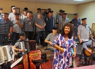 Shantykoor De Hoeksche Waard zorgt voor sfeervolle avond in Hoogvliet