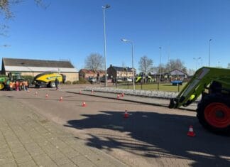 Basisschoolleerlingen leren veilig omgaan met landbouwverkeer