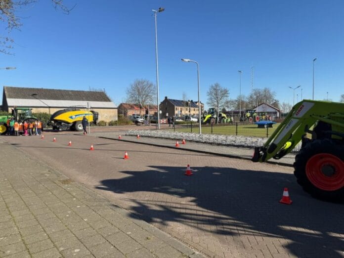 Basisschoolleerlingen leren veilig omgaan met landbouwverkeer