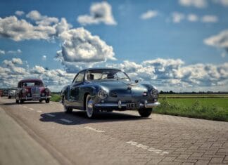 Hoeksche Waardse molens draaien tijdens bevrijdingsdag op 5 mei