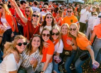 Geslaagde Koningsdag in ‘s-Gravendeel : Stralende sfeerfoto’s vastgelegd door Arjan Barendregt Fotografie
