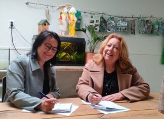 Feestelijke ondertekening samenwerking tussen kinderopvang Kibeo en Bibliotheek Hoeksche Waard