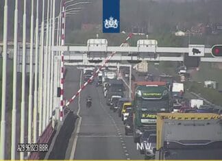 Geen goede vrijdag: Uur vertraging door defecte slagboom bij Haringvlietbrug op de A29 richting het zuiden