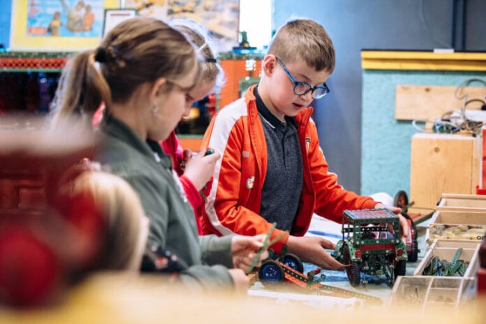 Bommelschool als eerste school van het nieuwe museumseizoen op ontdekkingstocht op Tiengemeten