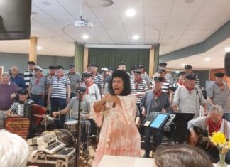 Shantykoor zorgt voor vrolijke noot bij verzorgingstehuis Alerimus de Open Waard