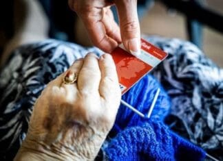 Politie onderzoekt babbeltruc in Puttershoek: nep-agenten slaan toe