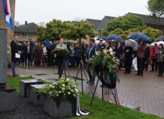 Dodenherdenking op zondag 4 mei bij oorlogsmonument in Westmaas