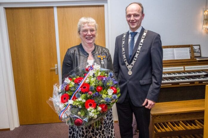 Koninklijke onderscheiding voor Trudy Groeneweg-Verschoor uit ’s-Gravendeel