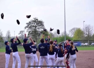 Teamwork en talent brengen Blue Hitters eerste overwinning van het seizoen