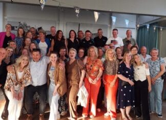 Feest der Herkenning bij 40 jaar Buurthuis Ronduit: Reünie brengt oud-buurtgenoten en klasgenoten samen”