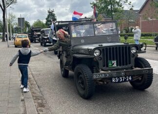 Bevrijdingsoptocht trekt door ‘s-Gravendeel