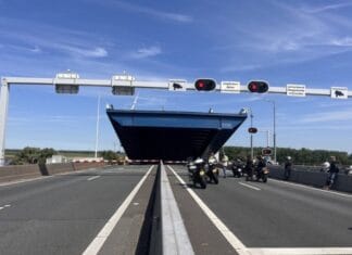 Gemeenten vragen Rijkswaterstaat met spoed om maatregelen Haringvlietbrug