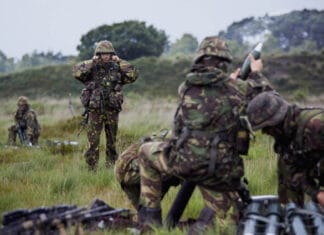 Militaire oefeningen 3e Bataljon PARA uit België in de Hoeksche Waard
