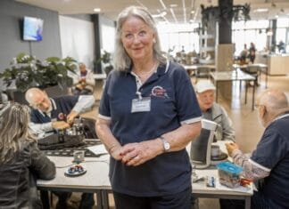 Leonie Cassée raadt iedereen aan om naar het Repair Café te komen