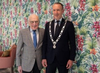 Arie den Hartog uit ’s-Gravendeel 102 jaar geworden