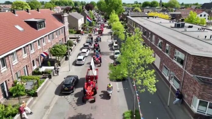 Video: Indrukwekkende dronebeelden van de Bevrijdingstocht in Nieuw-Beijerland