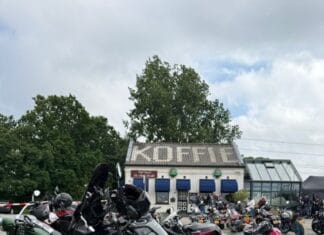 Geslaagde 4e editie van Platte Reedijk On Tour: motorrit levert €2000 op voor KWF