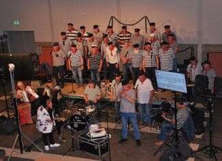 Seniorenfestival Puttershoek aan de Maas brengt muziek, gezelligheid en verbinding