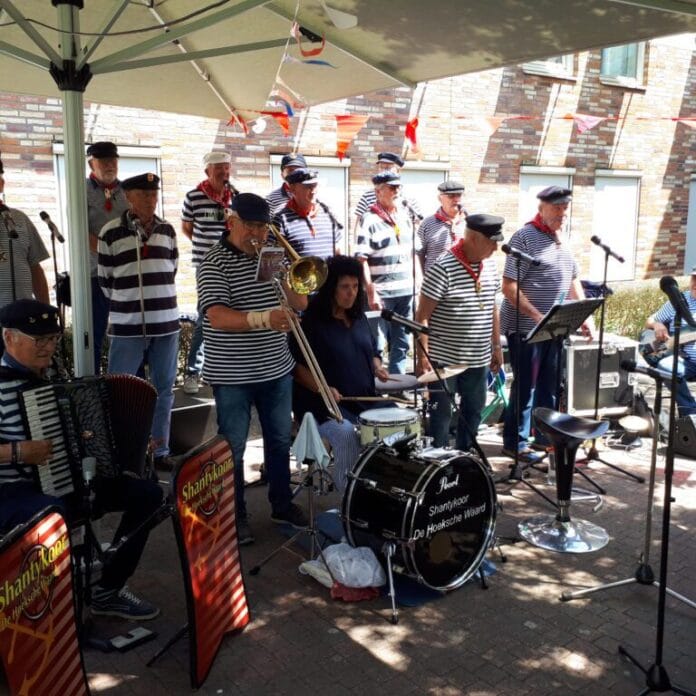 Gezellige middag met Shantykoor De Hoeksche Waard bij Laurens De Elf Ranken in Barendrecht
