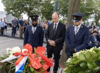 Indrukwekkende herdenking van gedeporteerde joden uit Hoeksche Waard, Rotterdam en Zuid-Hollandse eilanden