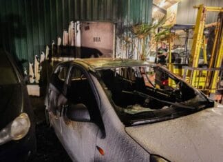 Explosie bij voertuig aan Rijksstraatweg in Numansdorp: meerdere voertuigen en pand beschadigd